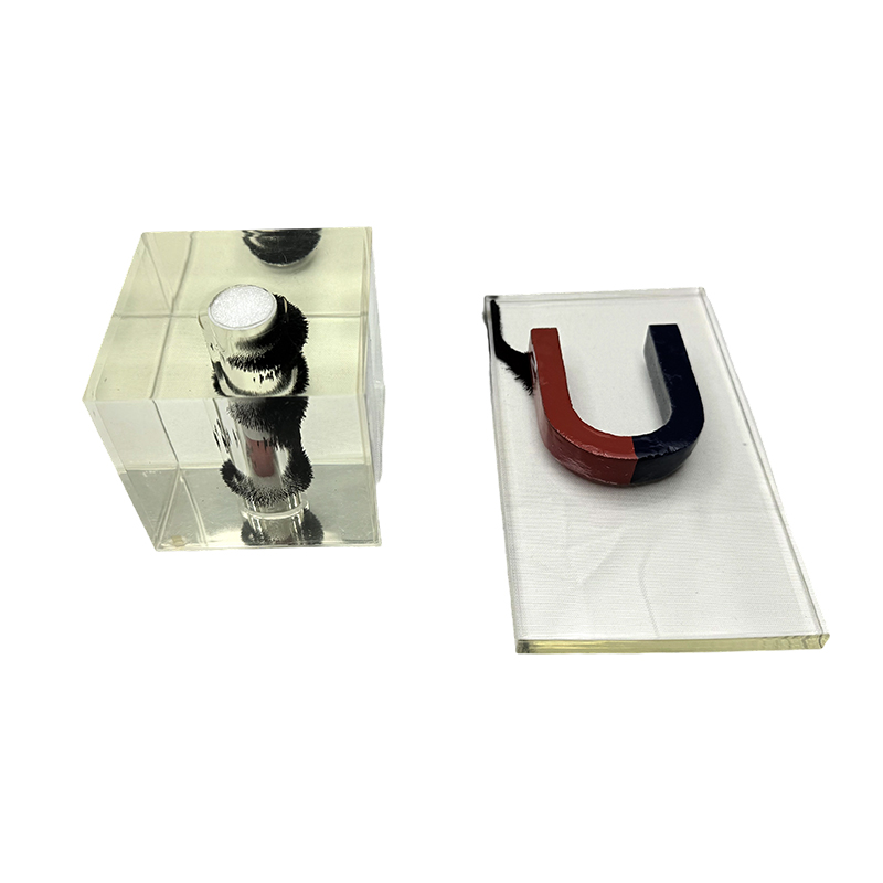 Demonstrátor demonstračního výukového zařízení magnetického/magnetického pole